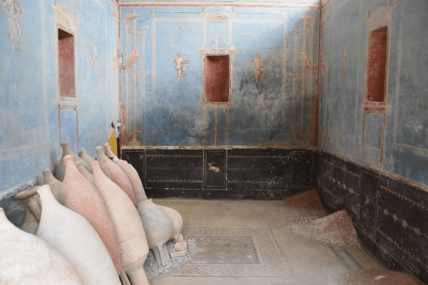 Pompeii, excavations in Regio IX bring to Light a Sacrarium with Blue Walls