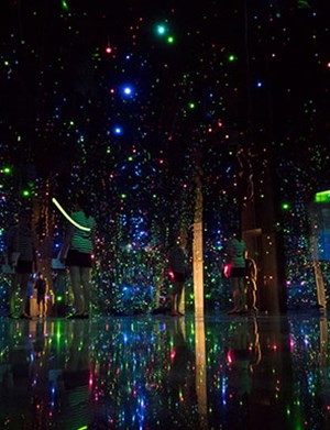 Yayoi Kusama: Infinity Mirror Rooms Extended to June 2023 – Press Release