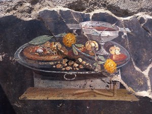 Pompeii's Culinary Surprise : An Ancient Fresco Depicting Pizza-like Dish Unearthed