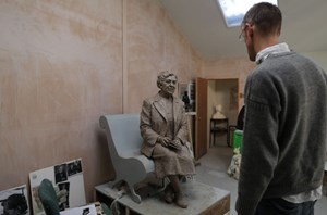  Bronze Sculpture of Agatha Christie Unveiled in Wallingford