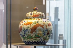 Chinese Porcelain Jar stolen from the Royal Museum of Mariemont, Belgium
