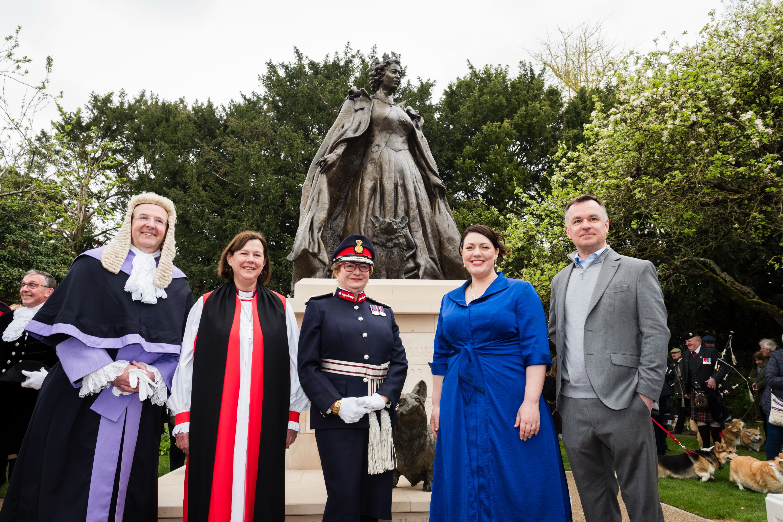 The First Queen Elizabeth II Memorial Statue Unveiled