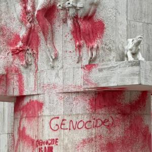 National Monument in Amsterdam defaced with Red Paint
