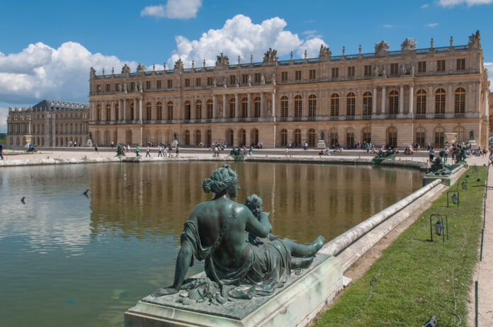 10 Year Old US Tourist dies After Heart Attack at Versailles