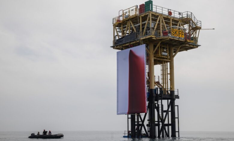 Greenpeace installs Anish Kapoor Artwork on Shell’s Offshore Gas Platform 