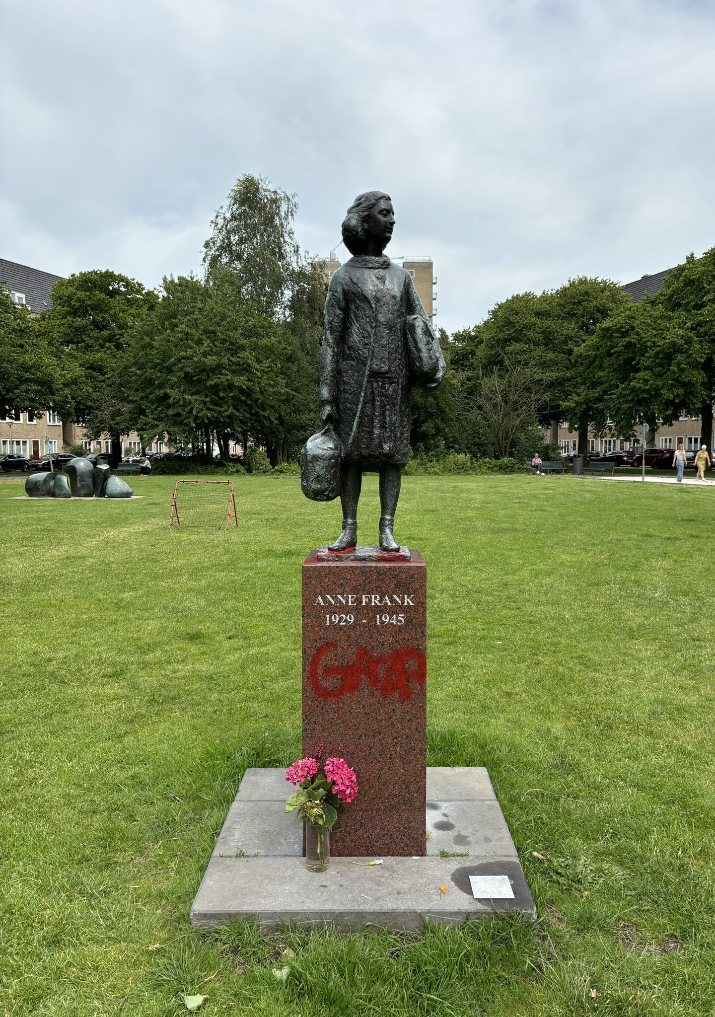 Anne Frank Statue in Amsterdam defaced Again