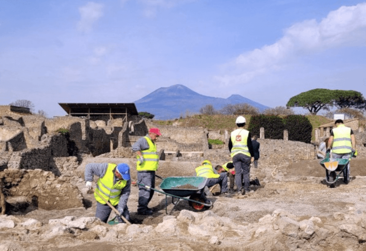 Pompeii: New Excavations Begin in the Central Area of the Site