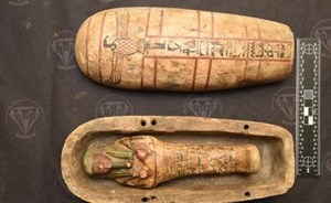 Egypt recovers 7 Illegally smuggled Artifacts from France 