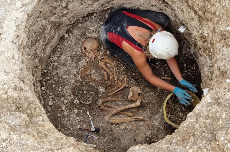 Ancient Genomes reveal an Iron Age Society centred on Women