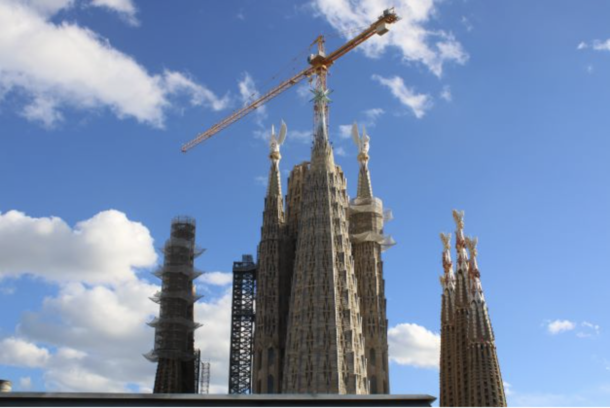 Sagrada Família Light Up Towers of the Evangelists Luke and Mark for the First Time