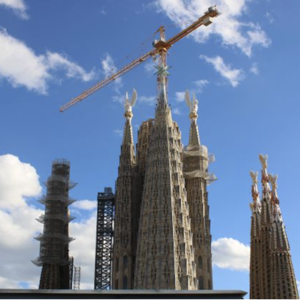 Sagrada Família reaches Final Height of 172.5 Metres as Cross is installed