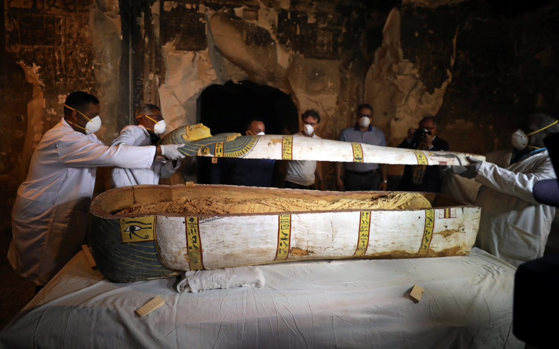 Egyptian Archaeologists Unveil Newly Discovered Luxor Tombs