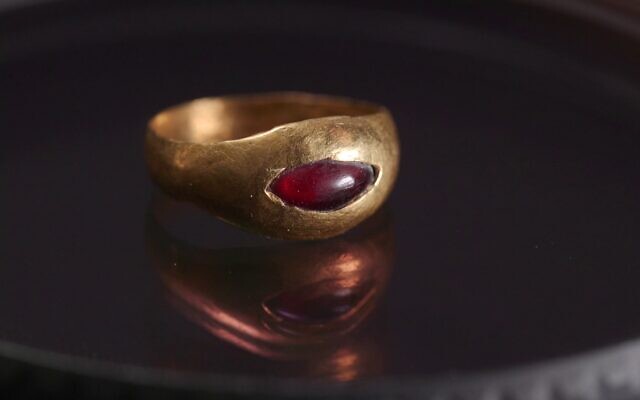 2,300-Year-Old Gold Ring found in Jerusalem