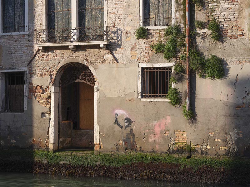 Banksy Work ‘The Migrant Child’ removed from Venetian Palazzo for Restoration