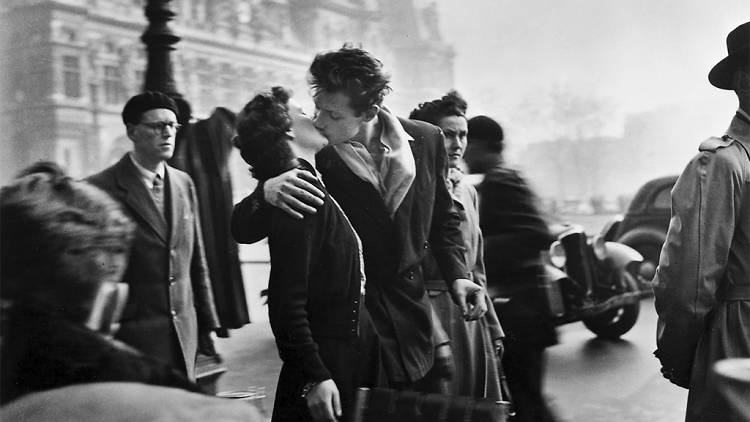 Woman in Iconic Robert Doisneau Paris Kiss Photograph Dies at 93