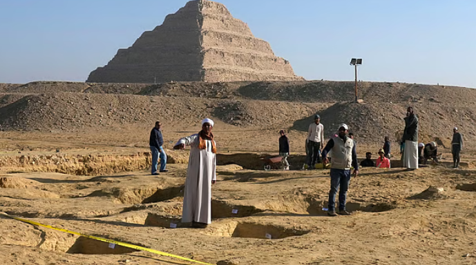 Ancient Egyptian Wall Panel stolen from Saqqara Tomb