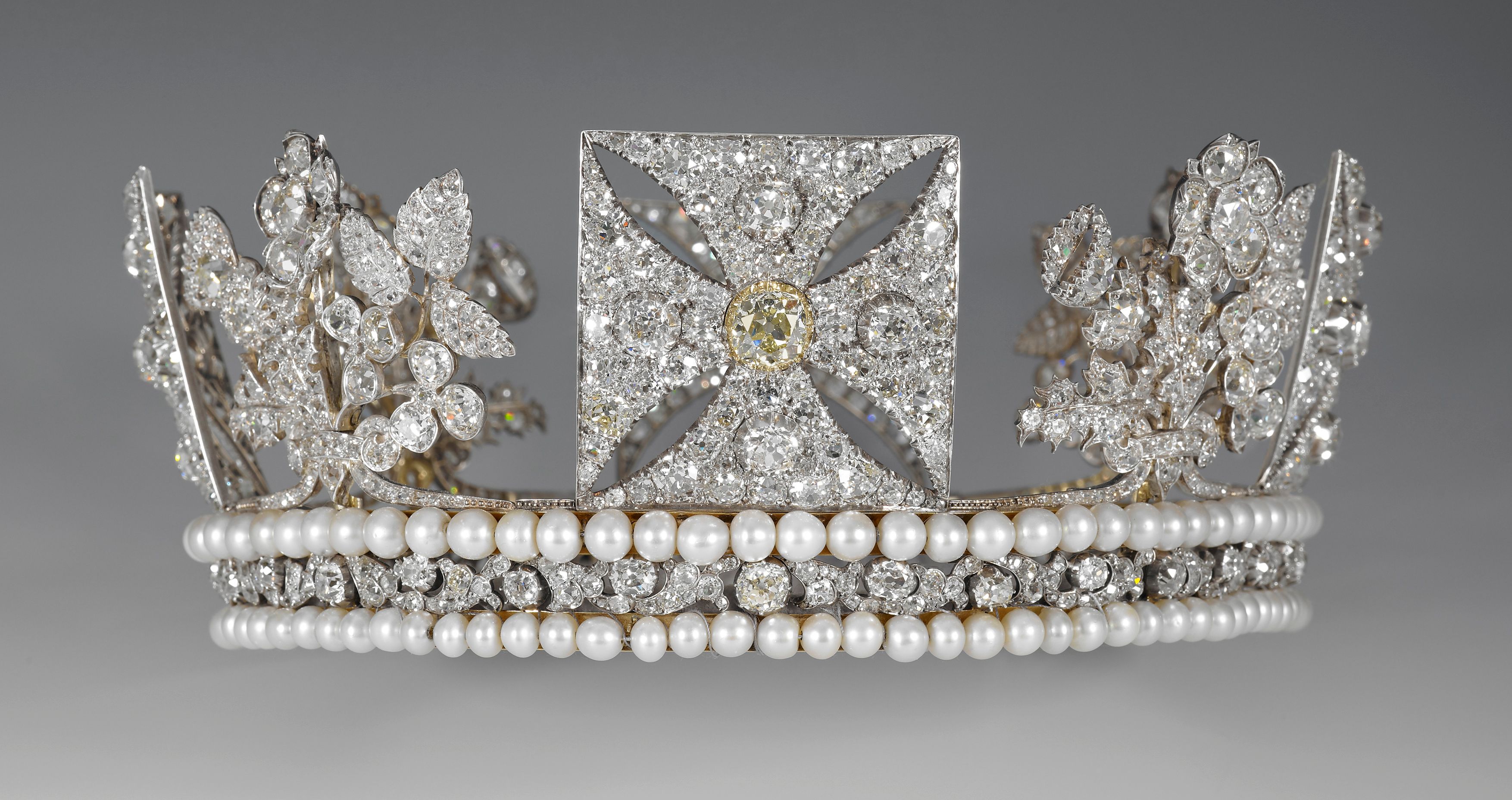 Five Hundred Years of Royal Jewellery to go on Show at Buckingham Palace