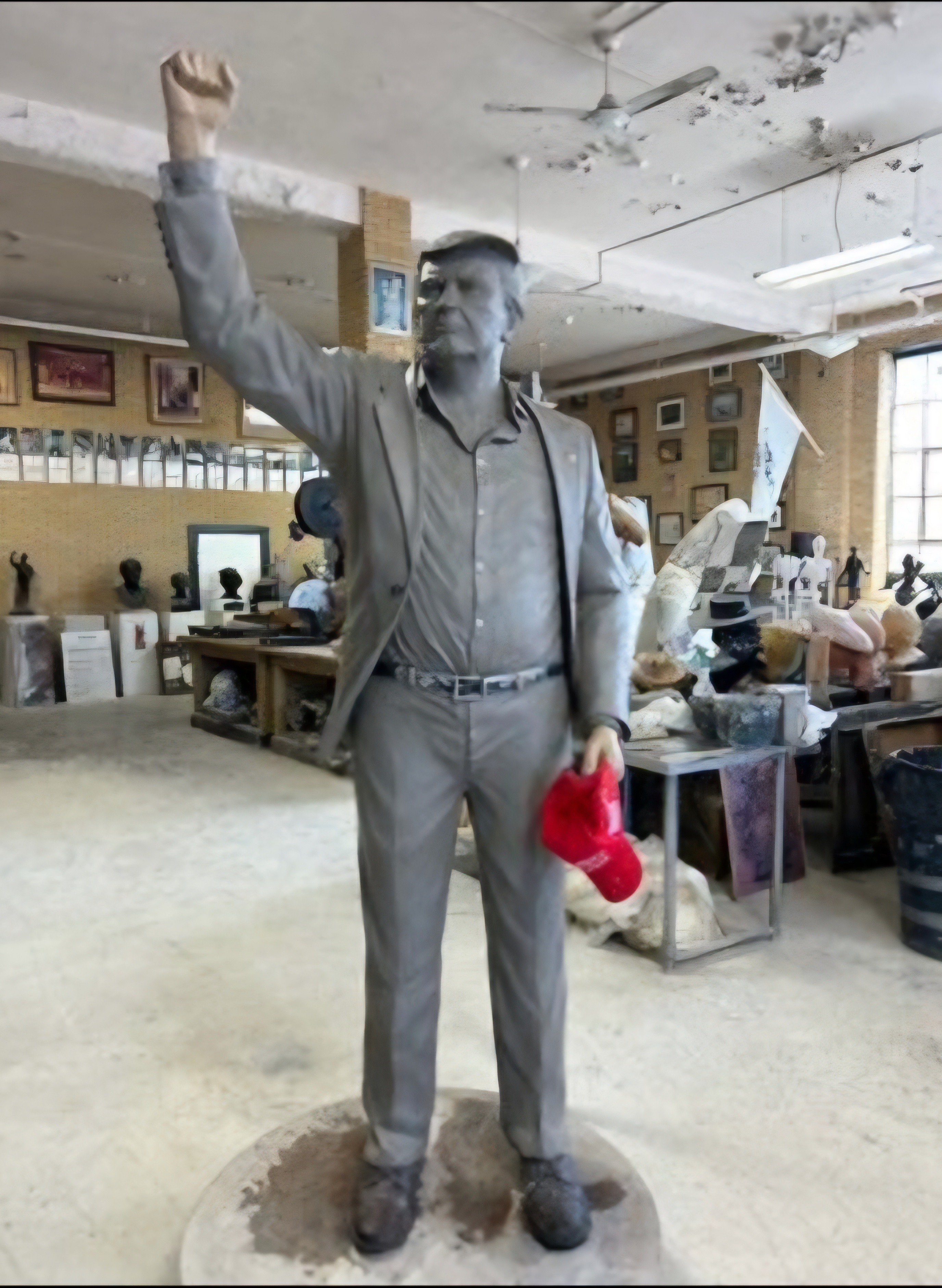 Alan Cotrill commissioned to create 15-Feet tall Statue of President-Elect Donald Trump