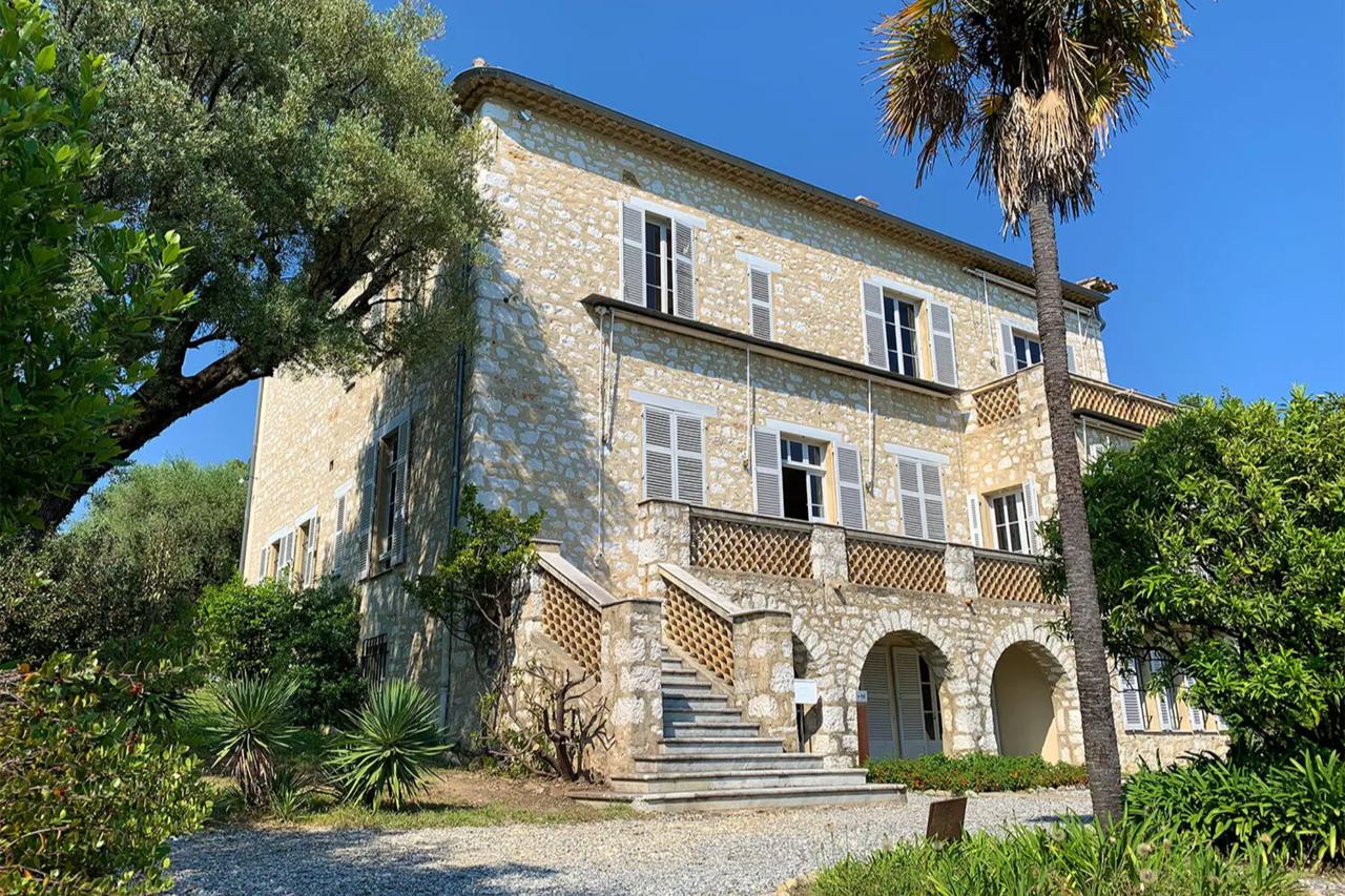 Burglars Strike Renoir Museum in France: Two Paintings Missing