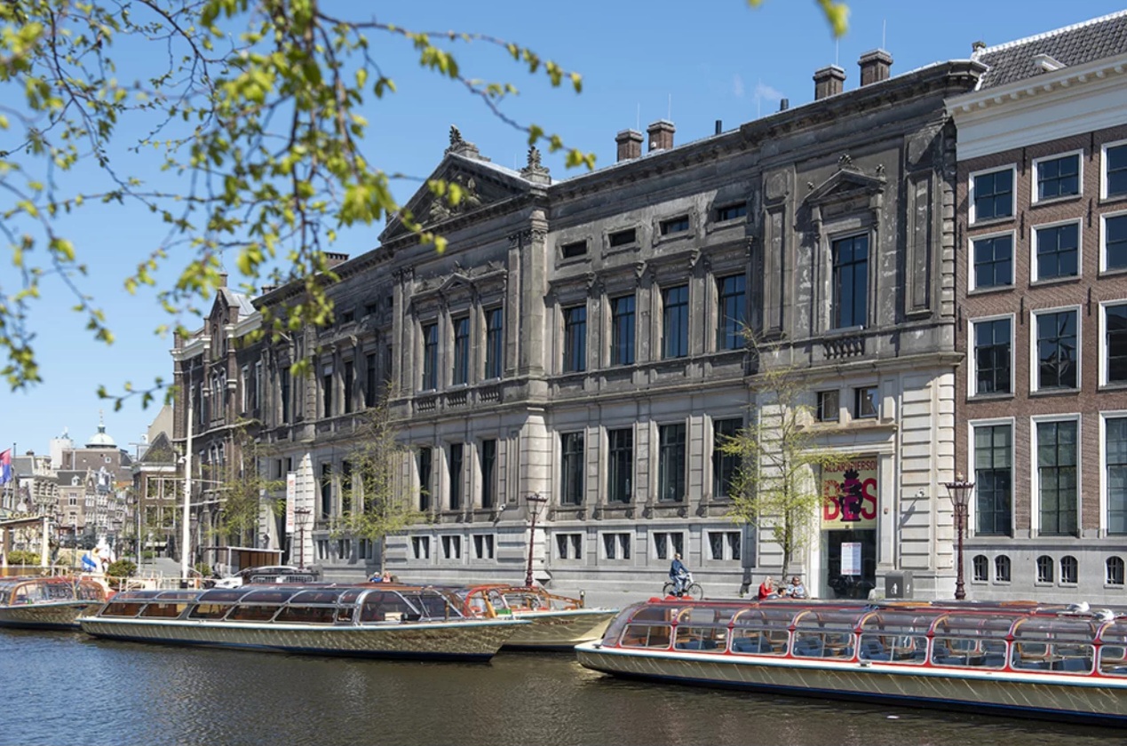 Allard Pierson Museum Amsterdam Voluntarily Returns Antique Vase to Sicily 
