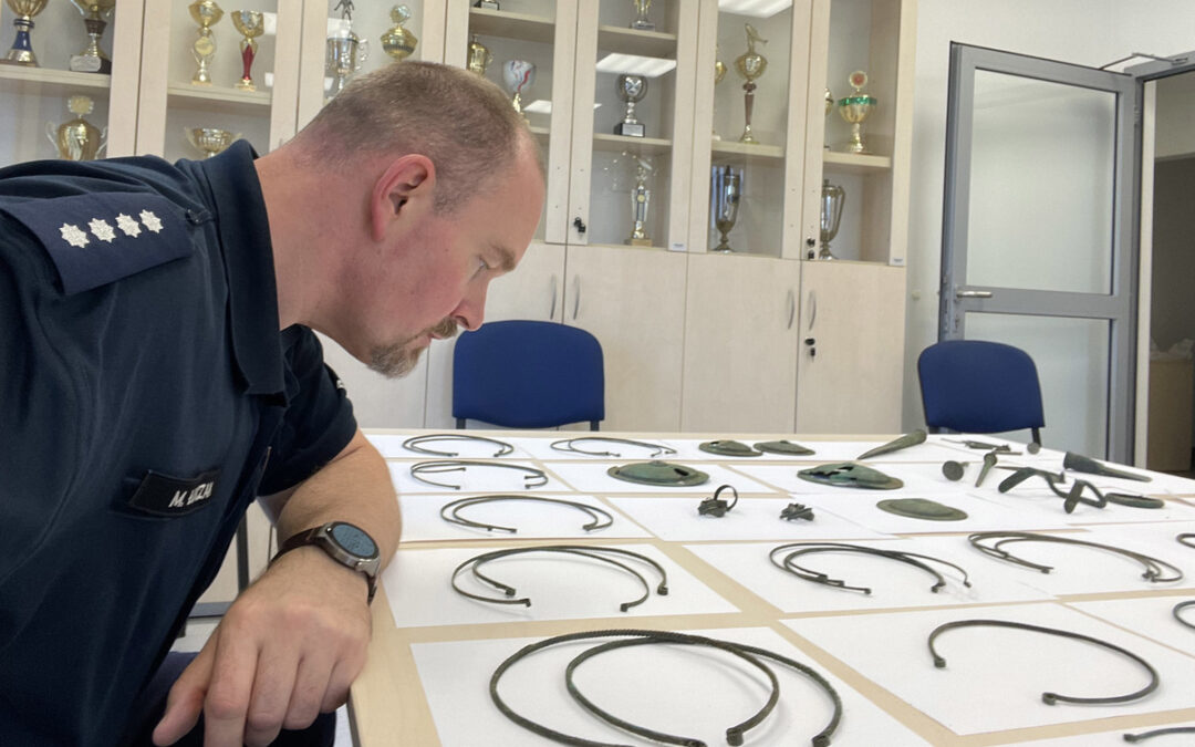 Polish Police investigate Mystery of 100 Bronze Age Artefacts illegally excavated