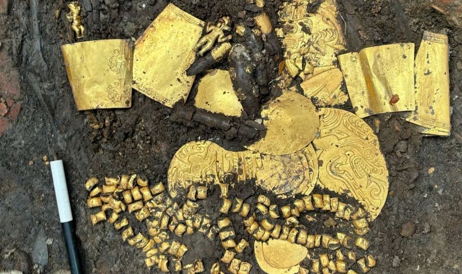 Archaeologists in Panama find Ancient Tomb filled with Gold 