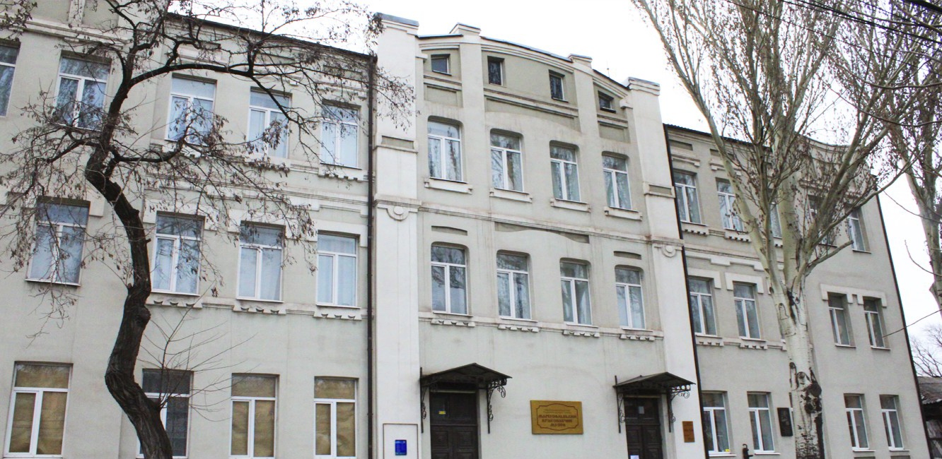 Former Director of Mariupol Museum in Ukraine suspected of helping Russia loot Art