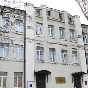 Former Director of Mariupol Museum in Ukraine suspected of helping Russia loot Art