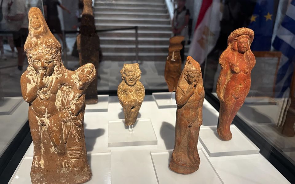 Greece returns Teracotta Statuettes to Egypt