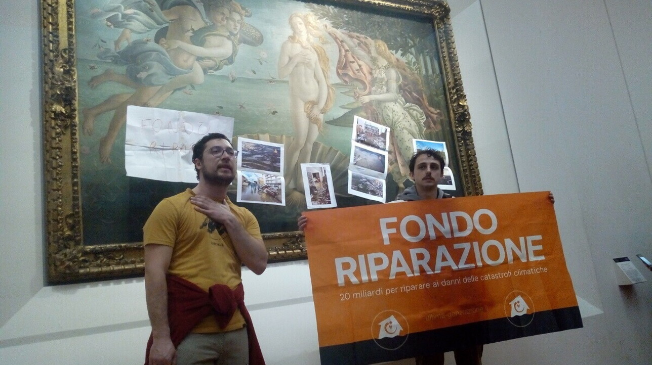 Climate Activists cover Botticelli's Venus