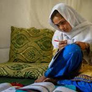 Image of Afghan Girl studying wins UNICEF Photo of the Year 2025