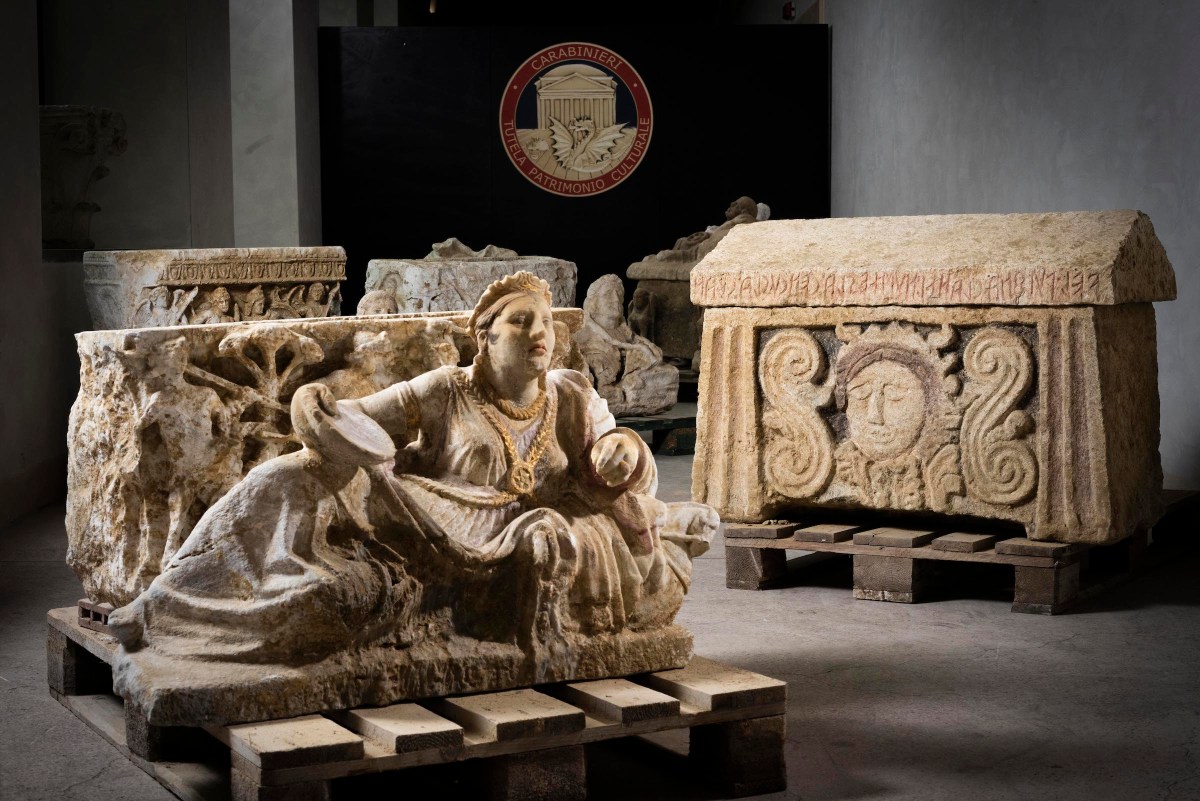 Italian Authorities seize Etruscan Antiquities looted by Tomb Raiders