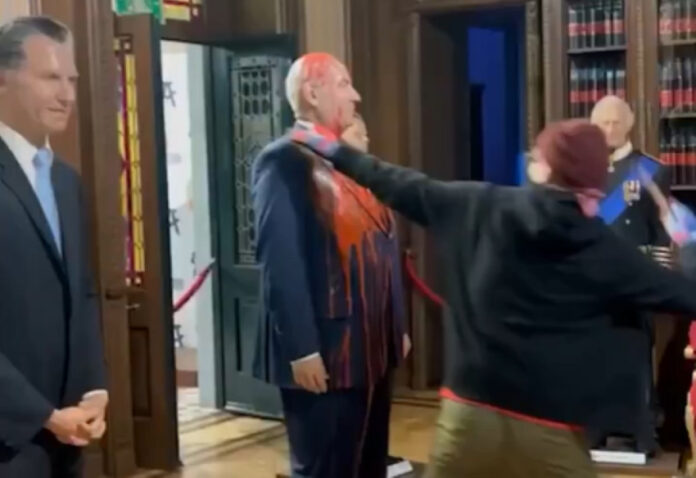 Activist attacks Statue of Israeli Prime Minister Netanyahu in Mexico City Wax Museum