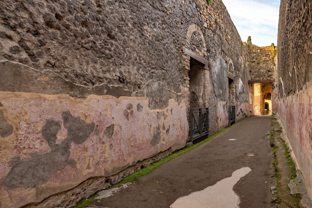 Ancient Love Notes and Sketches found on Old Pompeii Wall