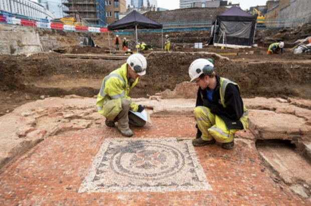 Rare Roman Mausoleum Unearthed in London 