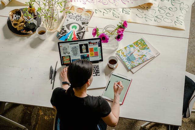 Digital Canvas: The Influence of Technology on Artistic Expression in Student Communities